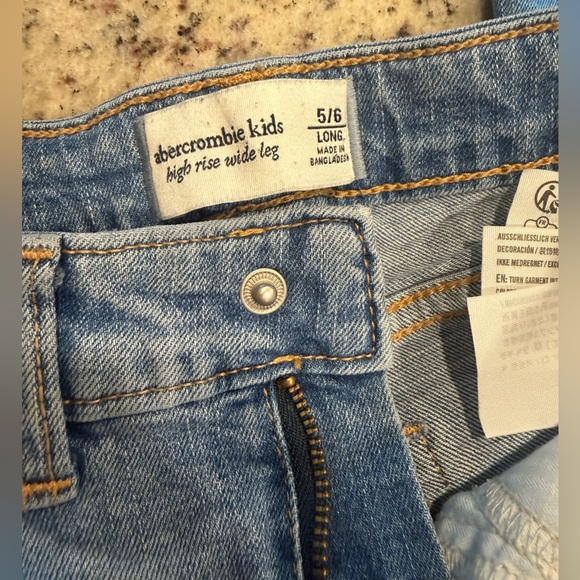 Abercrombie Kids High Rise Wide Leg Distressed Jeans - 5/6 LONG - Picture 4 of 4